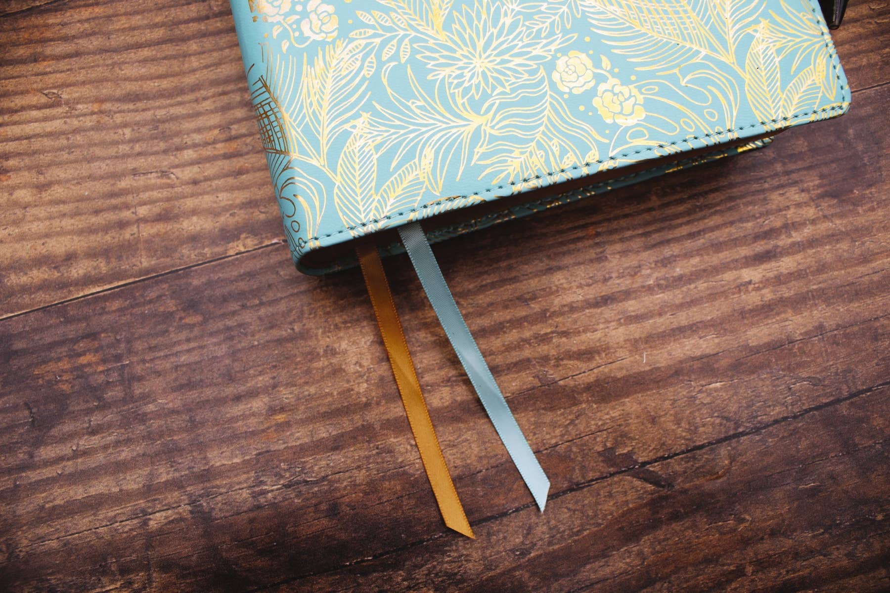 HarperCollins Christian Publishing - Wholesale Journal/Diary - NIV Journal The Word Bible For Women Leathersoft Teal/Gold3