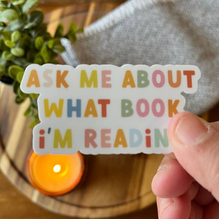 Demandez-moi quel livre je suis en train de lire Sticker pour la vente par The Book and Nook Shop