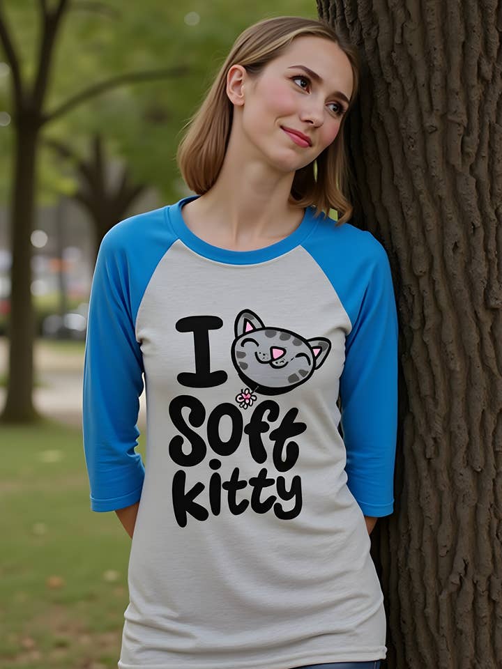 Official Store - Venta al por mayor Camiseta serigrafiada - Mujer - Big Bang Theory - Camiseta de Béisbol para Mujer "Soft Kitty"3