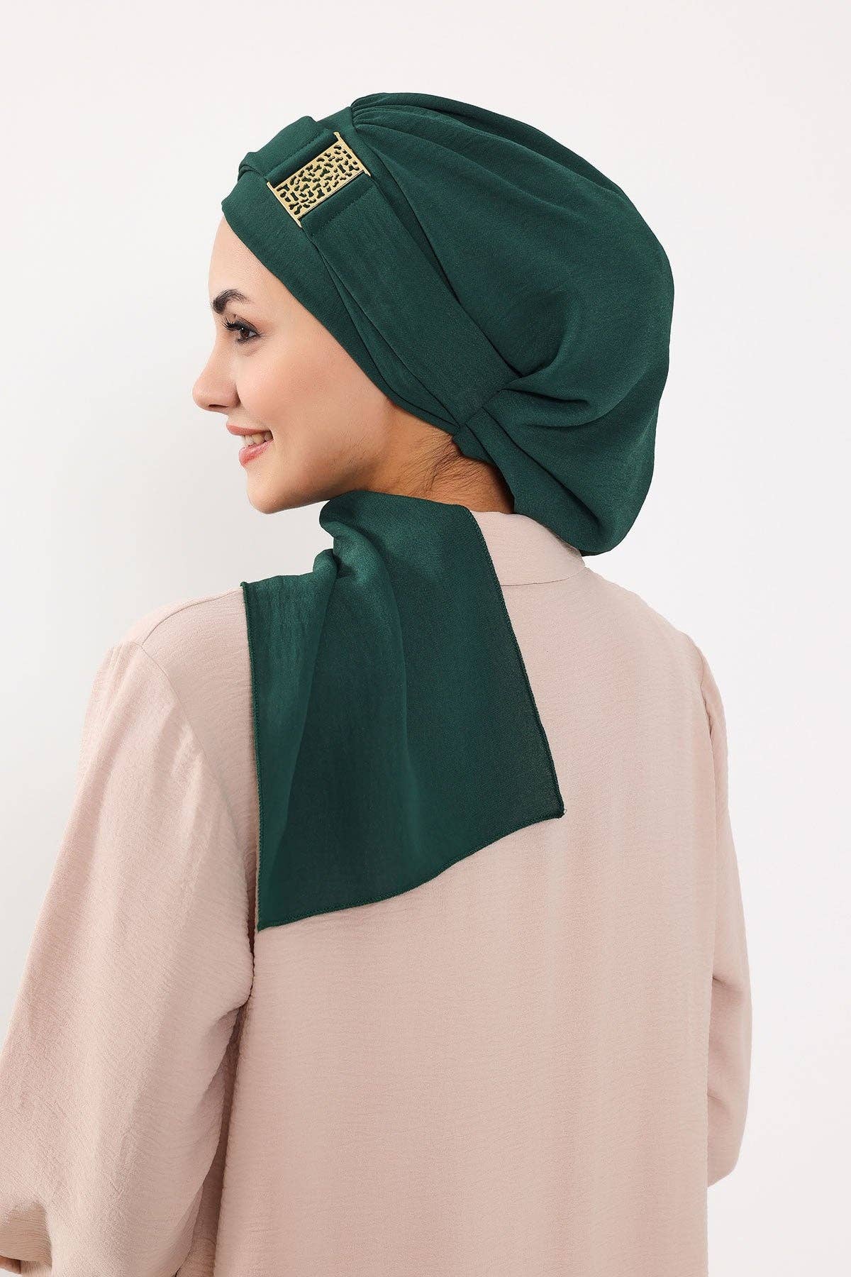 Aisha's Design – wholesale Hijab – Women’s – Modest Fashion Instant Aerobin Turban with Leopard Pattern Accessory, Pre-Tied Aerobin Hijab with Chic Metal Accessory,HT-11A67