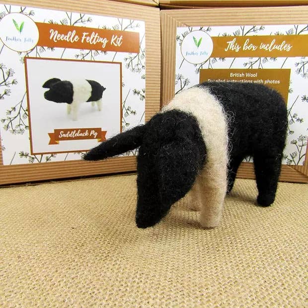Feather Felts - Wholesale Craft Sewing Kit - Saddleback Pig - Needle Felting Kit1