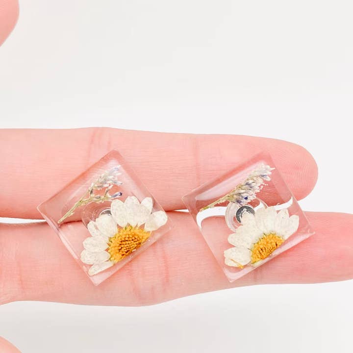 Daisy and Casbia Dried Flower Square Floral Ear Studs - PDF for wholesale by Mio Queena