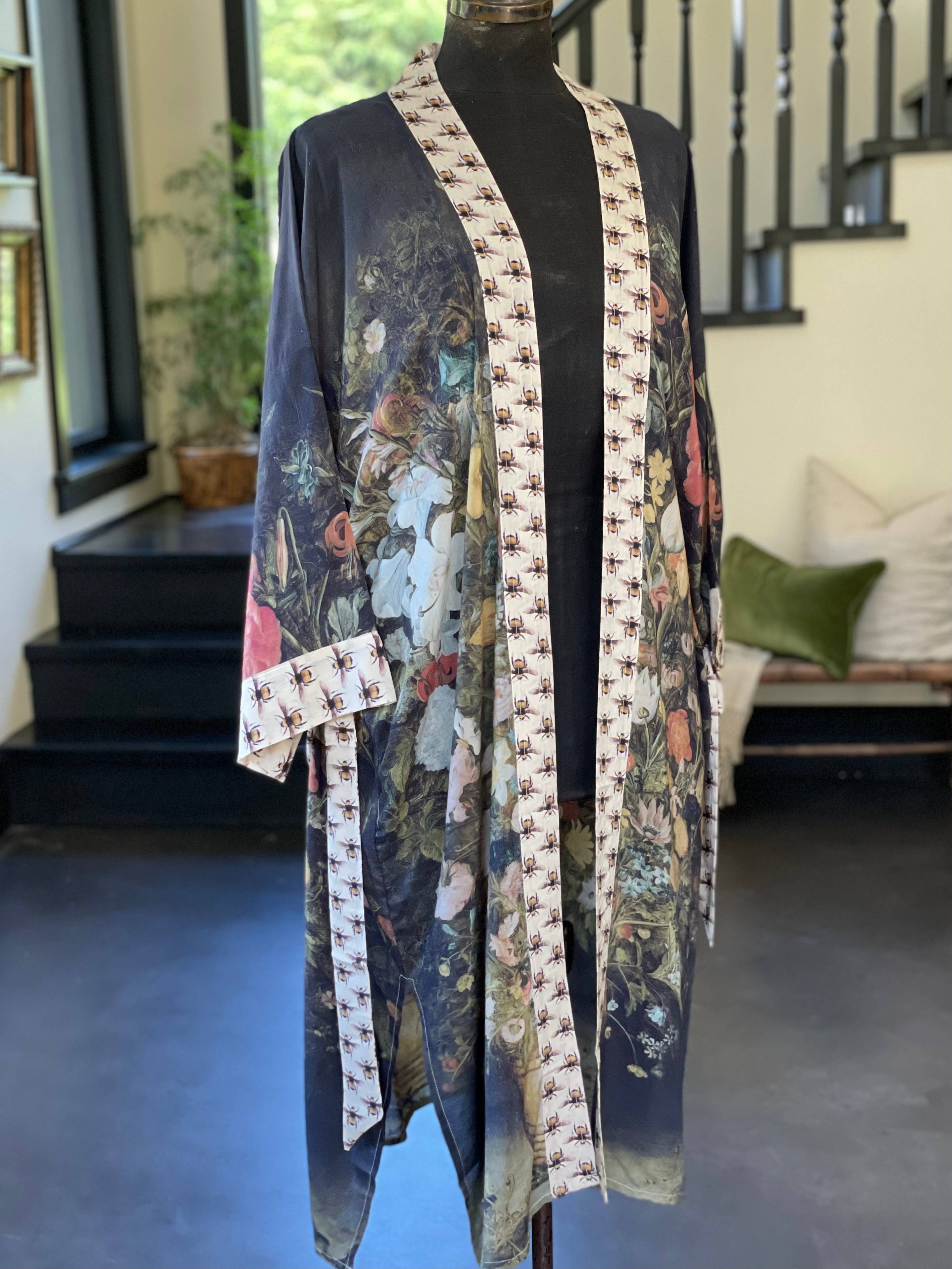 Market of Stars (Worldwide) - Vente Kimono – femme - Kimono d'opéra I Dream In Flowers avec abeilles12