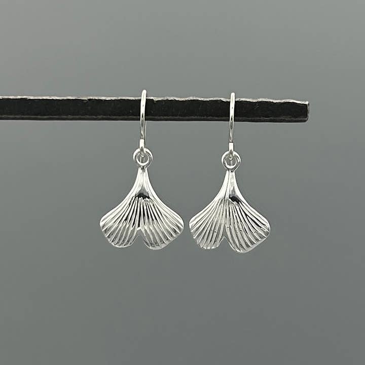 Ginkgo-Blatt-Ohrringe für den Großhandel von Something Silver