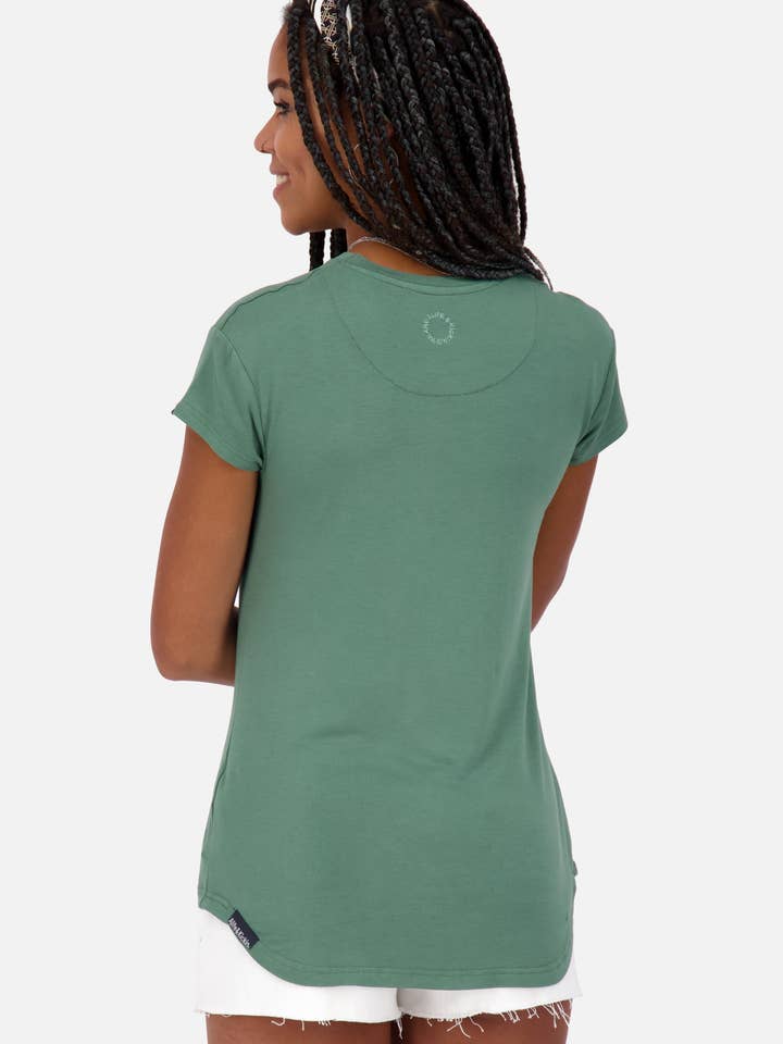 Mimmyak A Sage Leaf Dam T-shirt för wholesale av Alife & Kickin