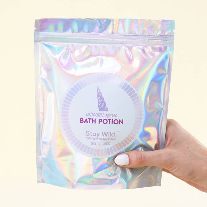 Potion de bain magique Unicorn - Édition limitée pour la vente par Sugi Tree Studio