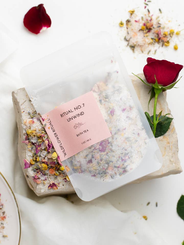Ritual No. 7 Unwind Chá Botânico para Banho - Vetiver e Lavanda por atacado de Wildflower Rituals