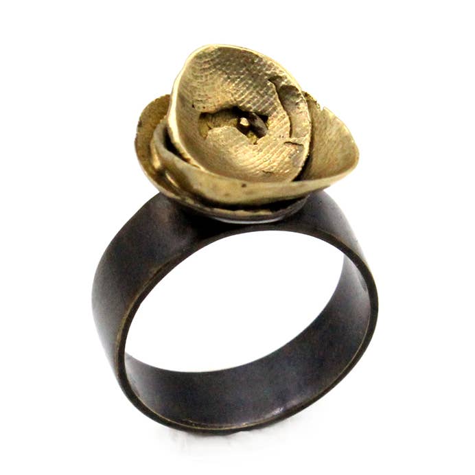 Bruneret ring med fodspor tekstur for engroshandel hos NOKIKE