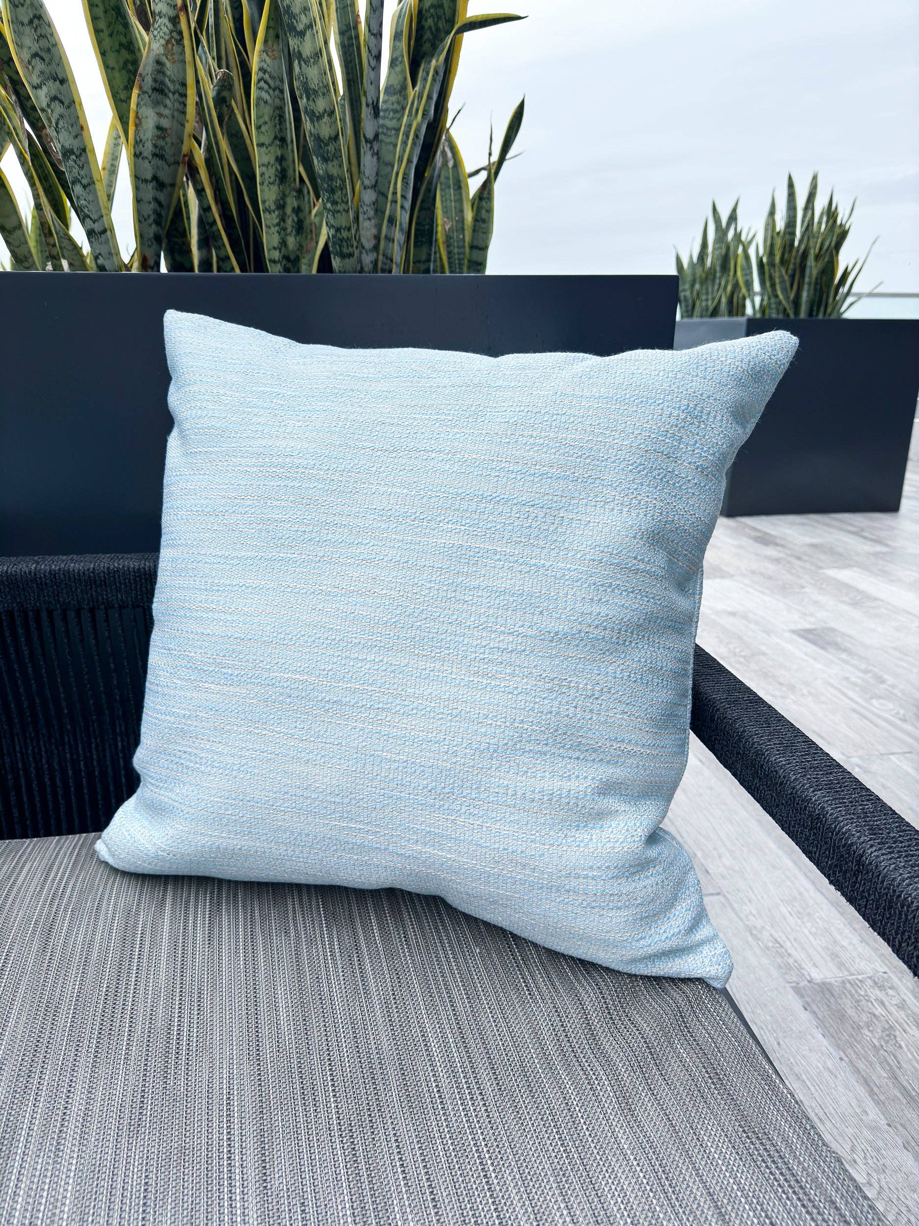 Anaya Home - Vendita all'ingrosso Cuscini decorativi - Cuscino Bay View Blue 24x24 per interni ed esterni5