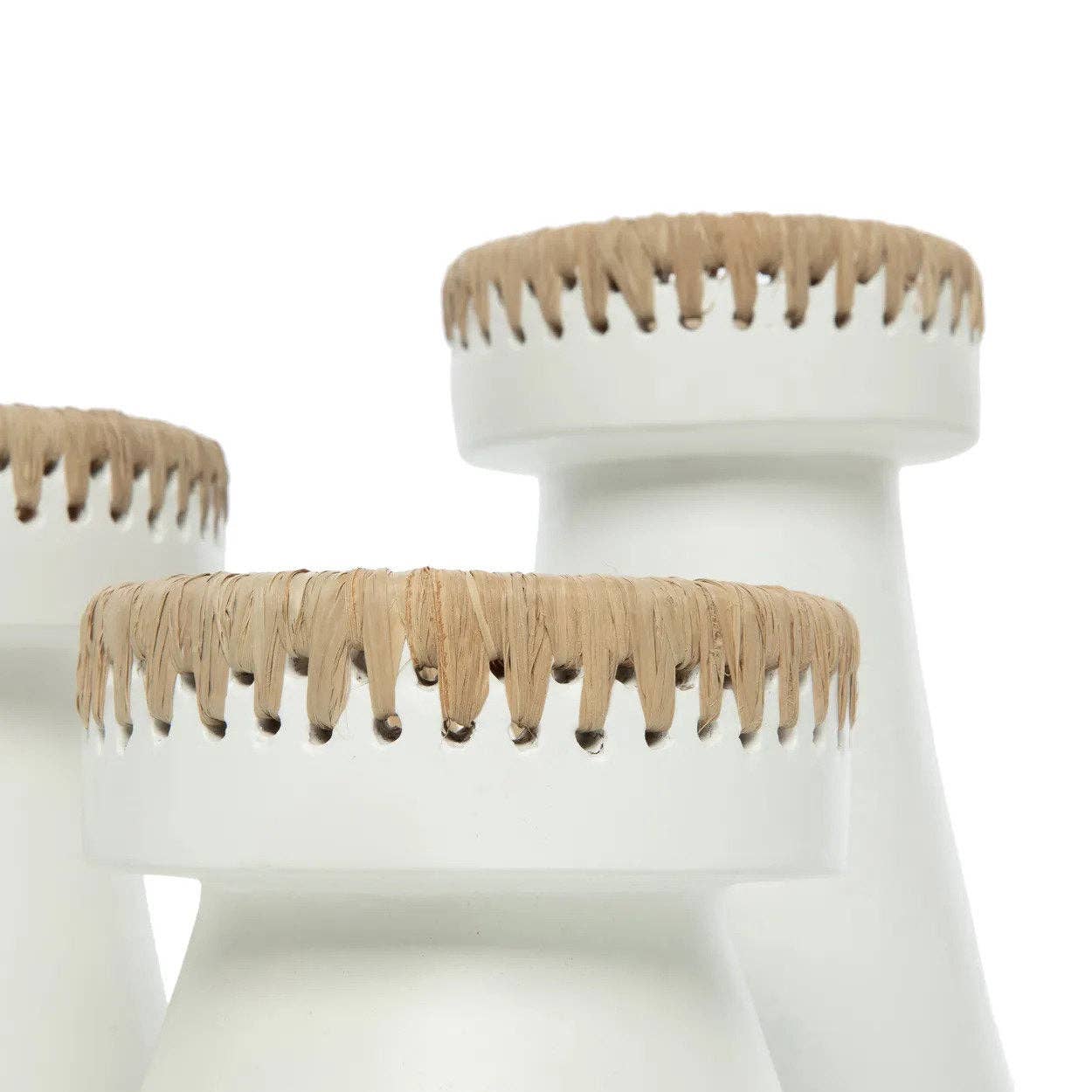 Bazar Bizar Living – wholesale Ljushållare – The Pretty ljusstake – vit terrakotta med raffia, liten10