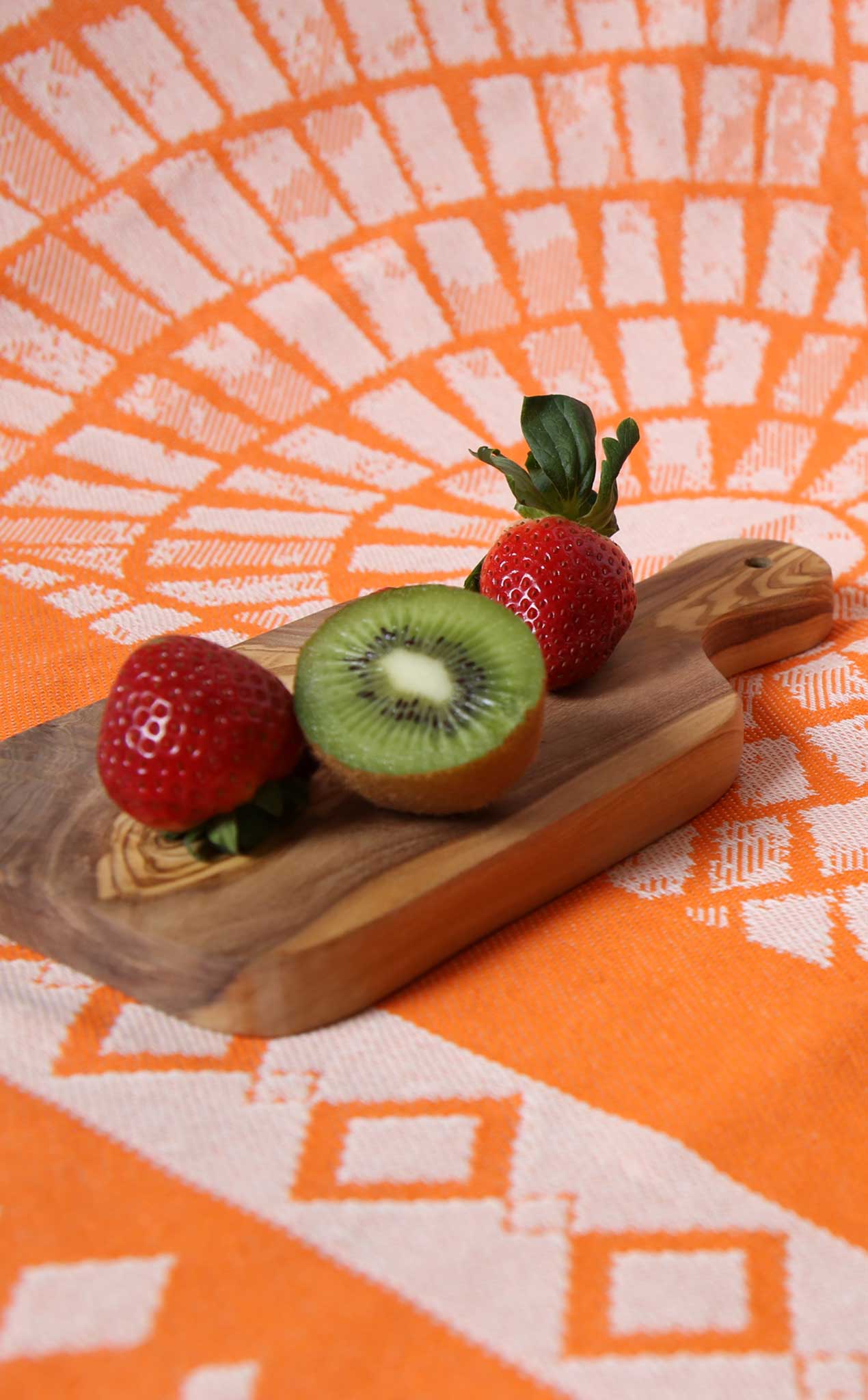 Scents and Feel - Wholesale Cutting Board - Olive Wood Rustic Small cutting Board 8"4