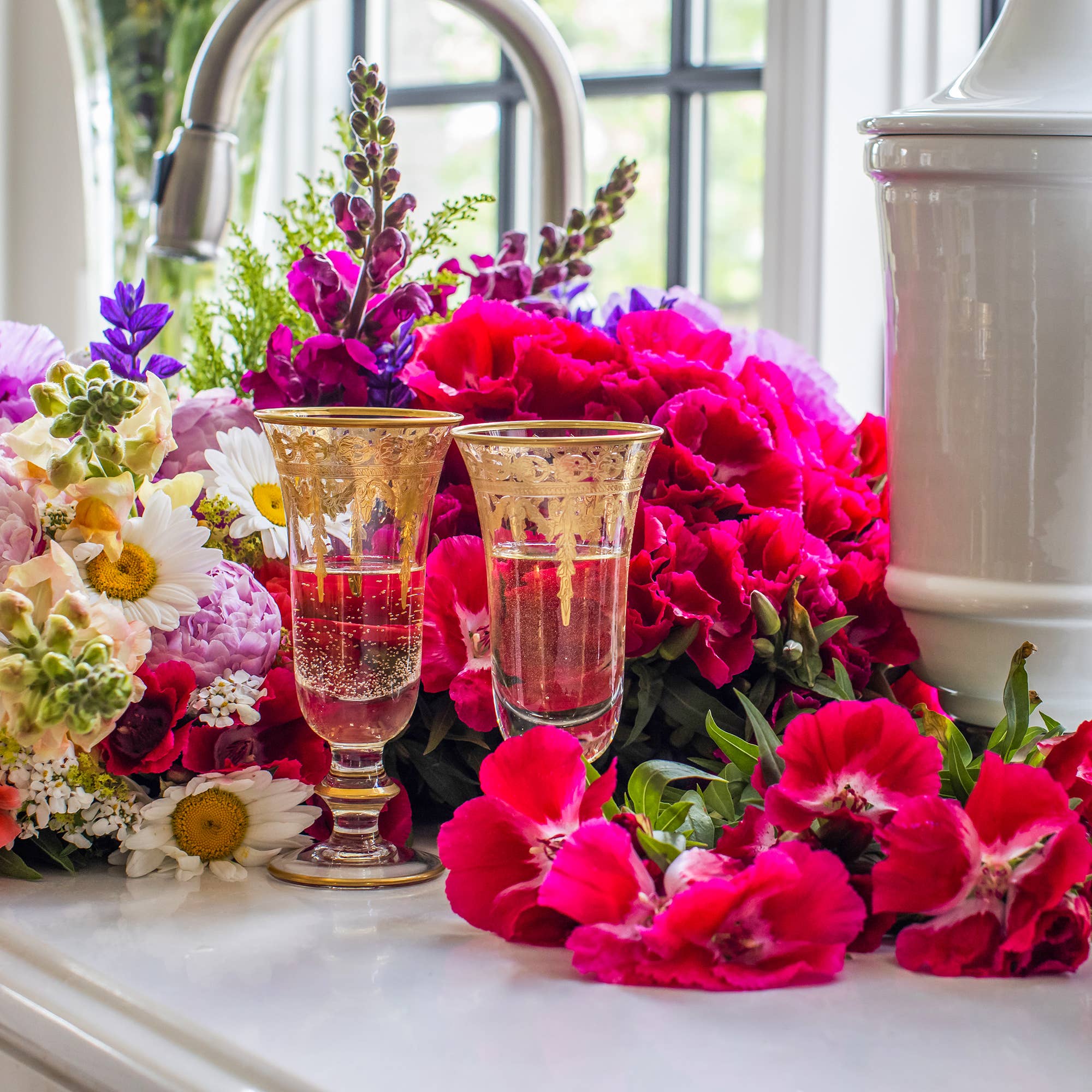 Arte Italica & Crown Linen Designs – wholesale Champagne flute – Vetro Gold Flute Glass1