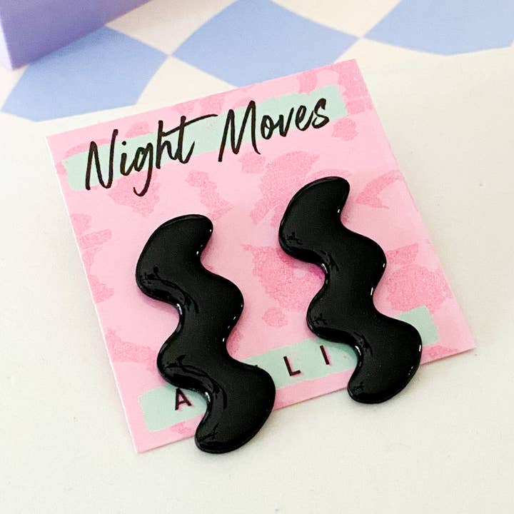 Zwarte polymeerklei abstracte kronkelige oorknopjes voor wholesale door Night Moves Atelier