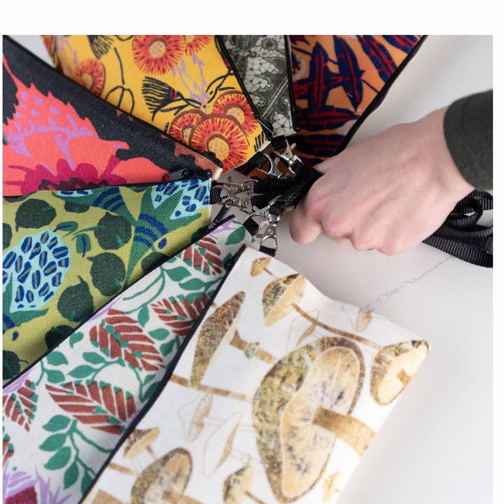 Giftologie - Wholesale Purse/Bag Accessory - Women's - Wild Wood Zippered Bag1