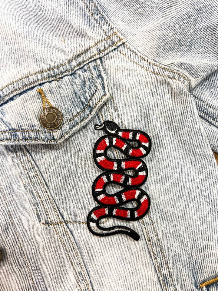 Patchs Red Snake pour la vente par Hart and Hollow