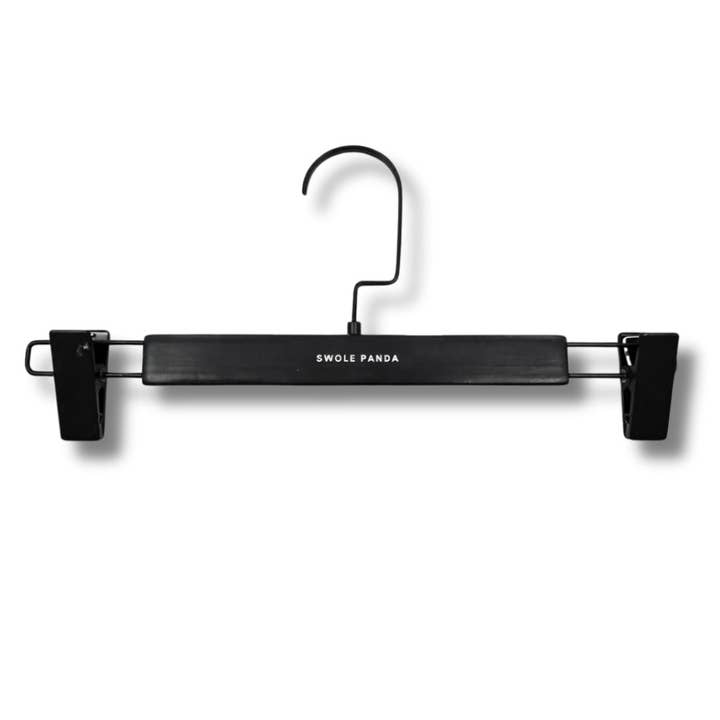 Cintre en bois pour short de bain pour la vente par Swole Panda