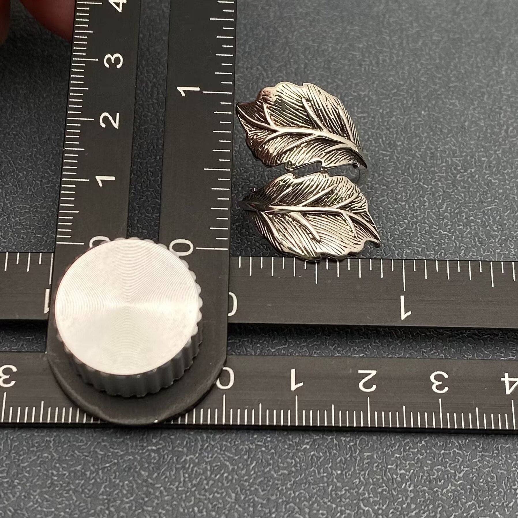 Mio Queena - Wholesale Cocktail/Statement Ring - Vintage Leaf Adjustable Ring3