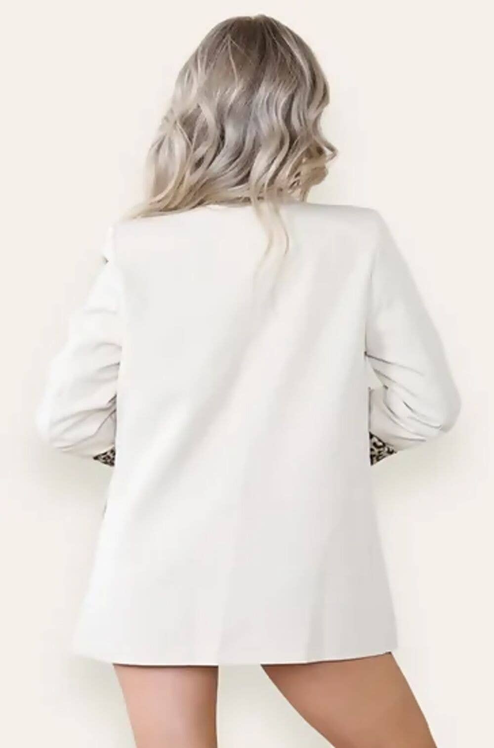 J5FASHION – wholesale Blazer – Women's – Beige Leopard Cuff Print Blazer2