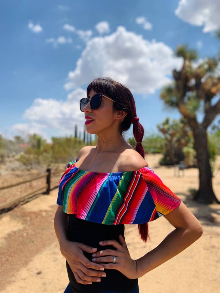 Paulina Clothing - Vente Chemisier – femme - Haut mexicain à volants et épaules dénudées en tissu extensible2