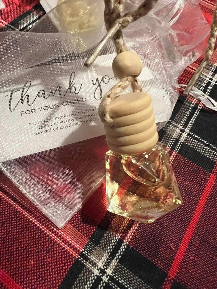 Diffuseurs suspendus faits à la main pour la vente par ARIADNE NATURALS