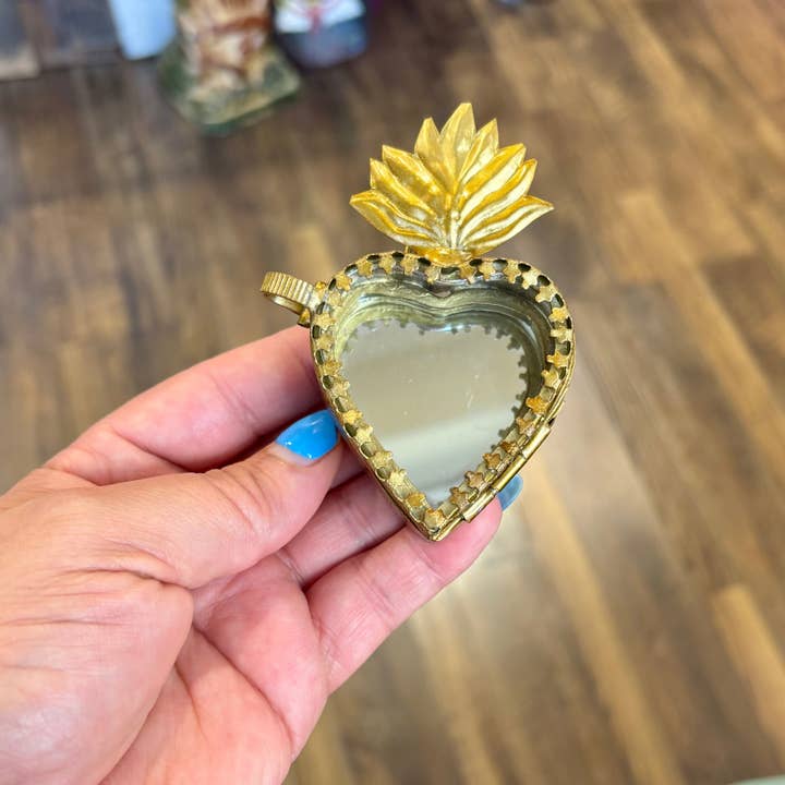 Love and Honor Jesus LLC - Wholesale Decorative Box - Glass Sacred Heart Boxes5