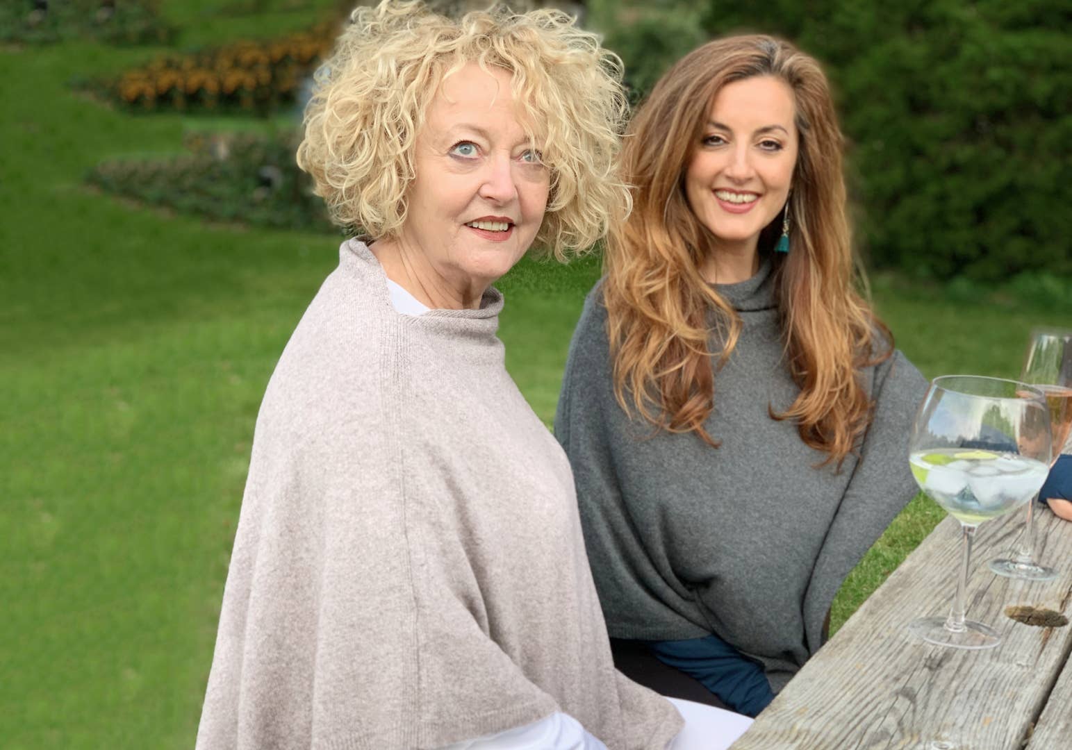 Creatico - Wholesale Poncho - Women's - House of Conti Firenze Cashmere Blend Italian Poncho Regular38