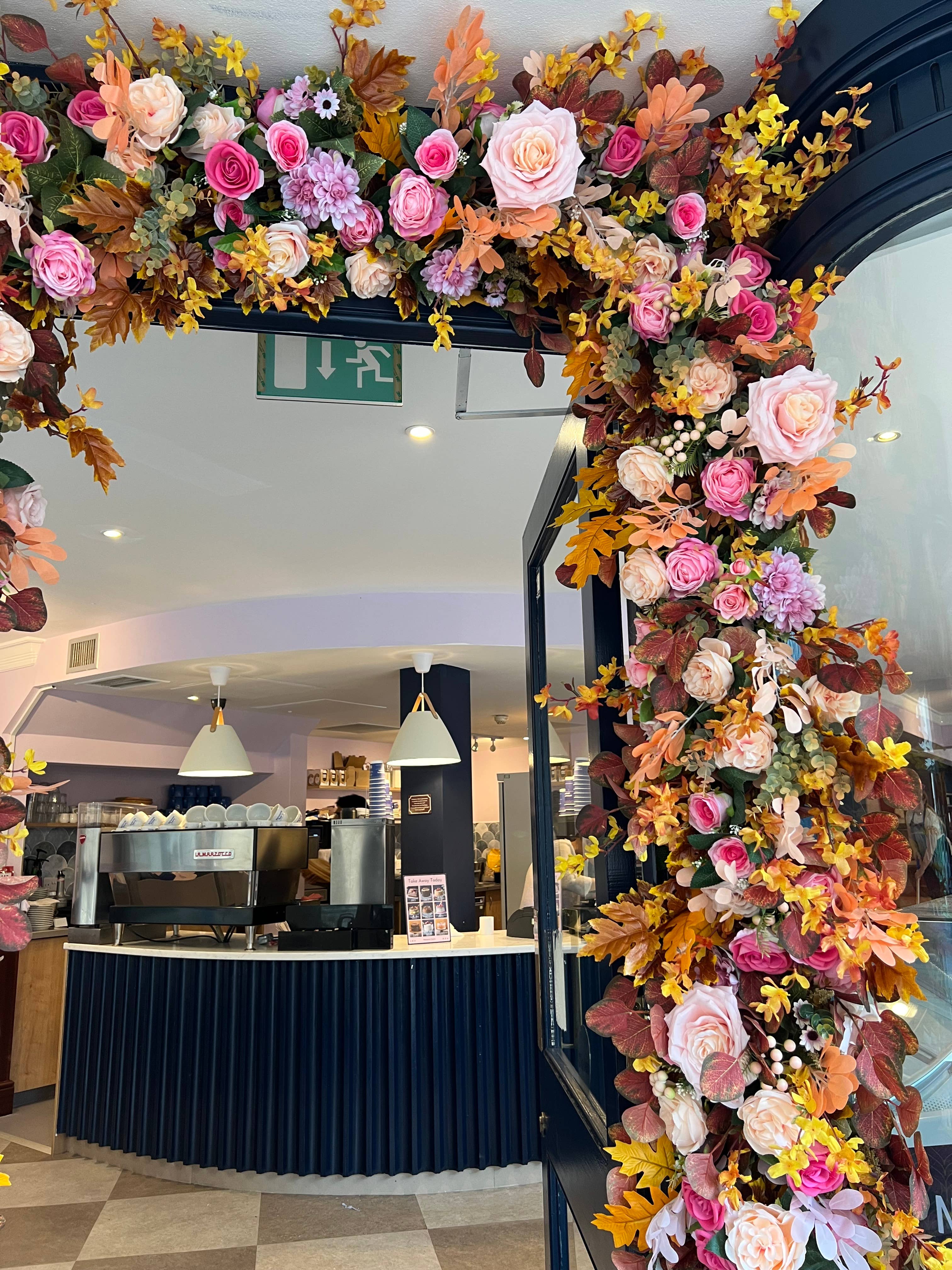 IVY CRUZ - Vente Fanion/guirlande - Guirlande de fleurs d’automne rose et orange de 1,5 m5