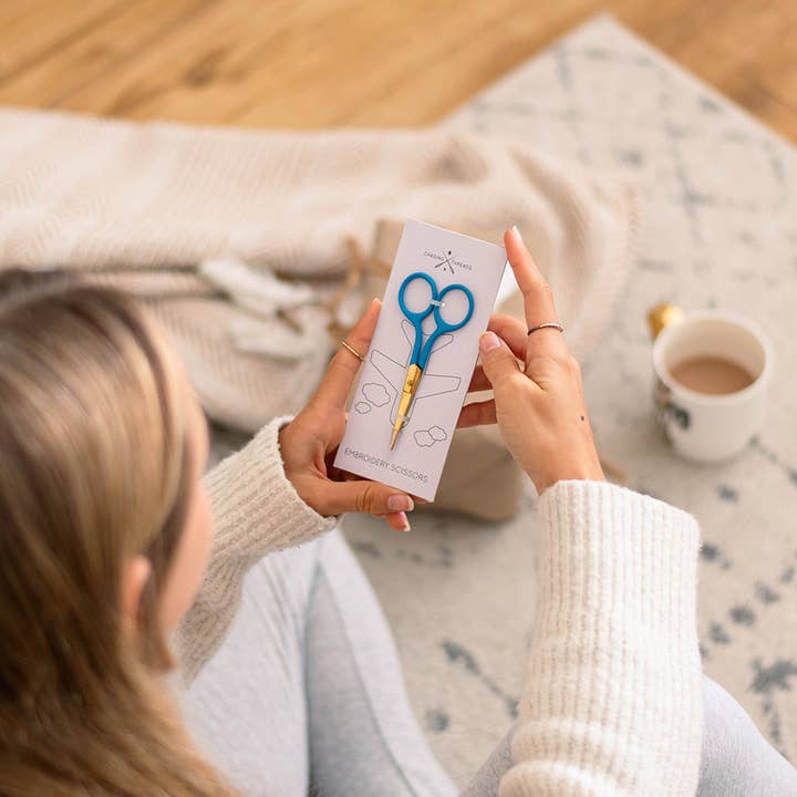 Chasing Threads - Wholesale Embroidery/Cross Stitch Supplies - Coloured Embroidery Scissors12