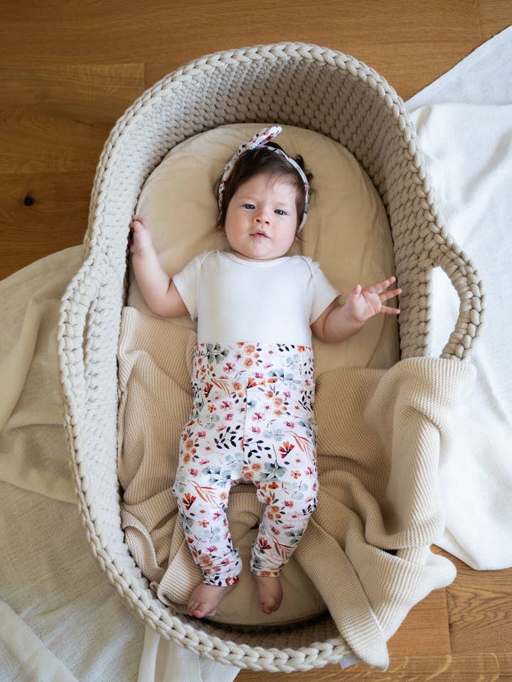 Organic Newborn Gift Set Leggins and Headband with a bow for wholesale by Petiteaude