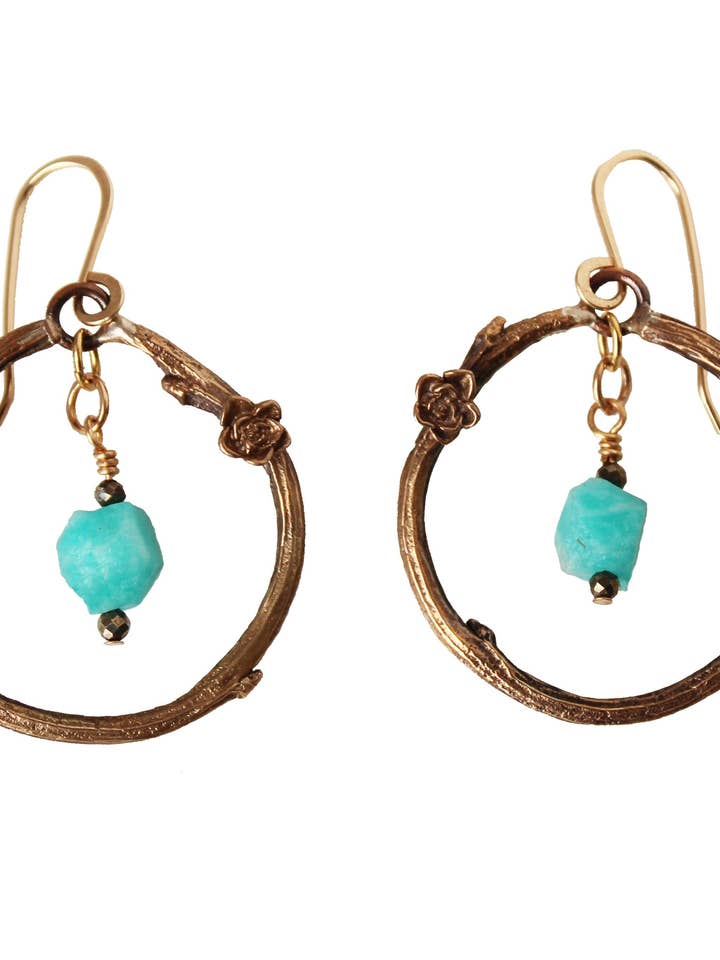 Orecchini: Twiggy Hoops: Bronzo antico: amazzonite per la vendita all'ingrosso da parte di Moss Follows