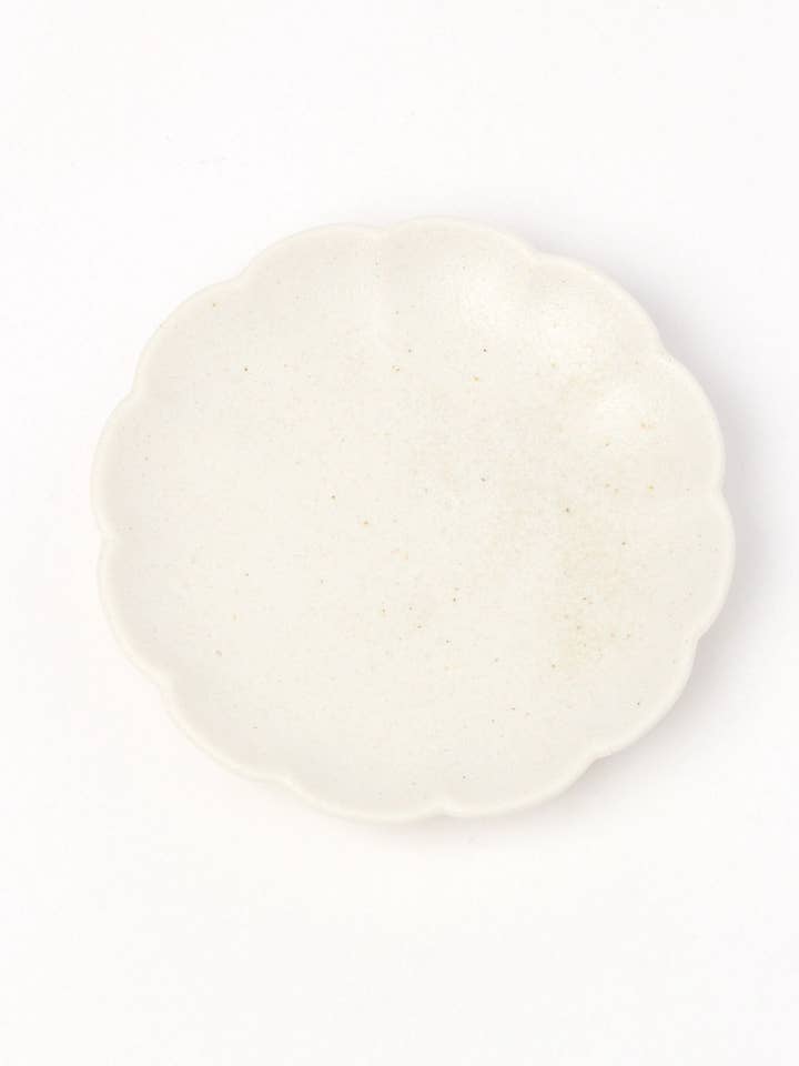 Plato pequeño de crisantemo de Mino Ware, color blanco para venta al por mayor de LAKOLE