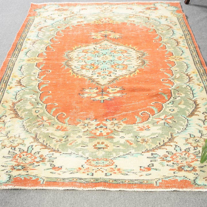 Alfombra de Patchwork Hecha a Mano en Naranja y Verde, Alfombra Clásica de 5.2x8.3 Pies para venta al por mayor de Vintage Rugs Loom