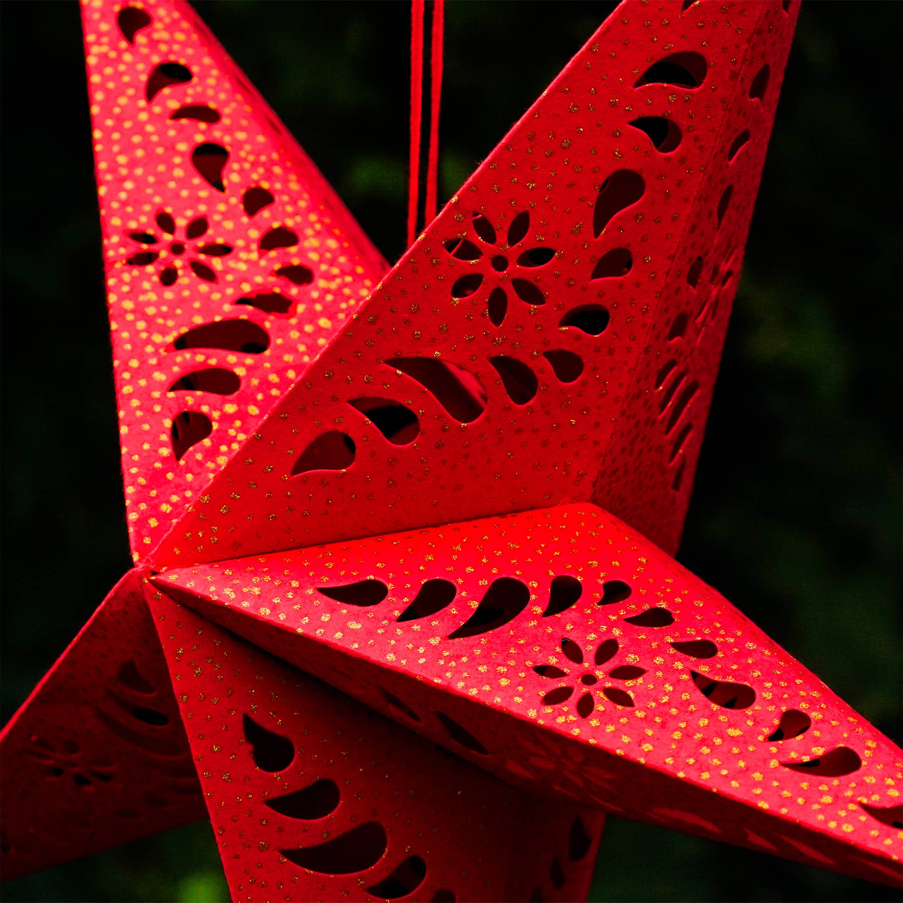 In the Breeze, LLC. - Vente Lanterne/lampe en papier - Lanterne Étoile en Papier Rouge2