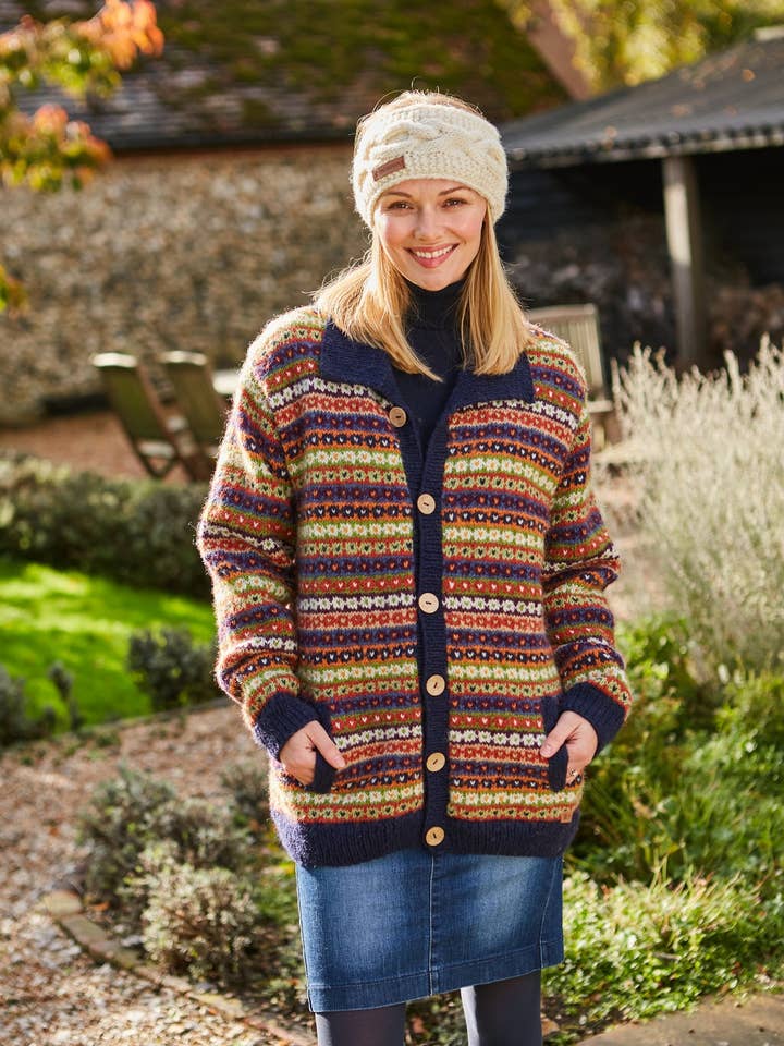 Colorado - Cardigan da donna blu scuro Fair Isle fatto a mano per la vendita all'ingrosso da parte di Pachamama Ltd