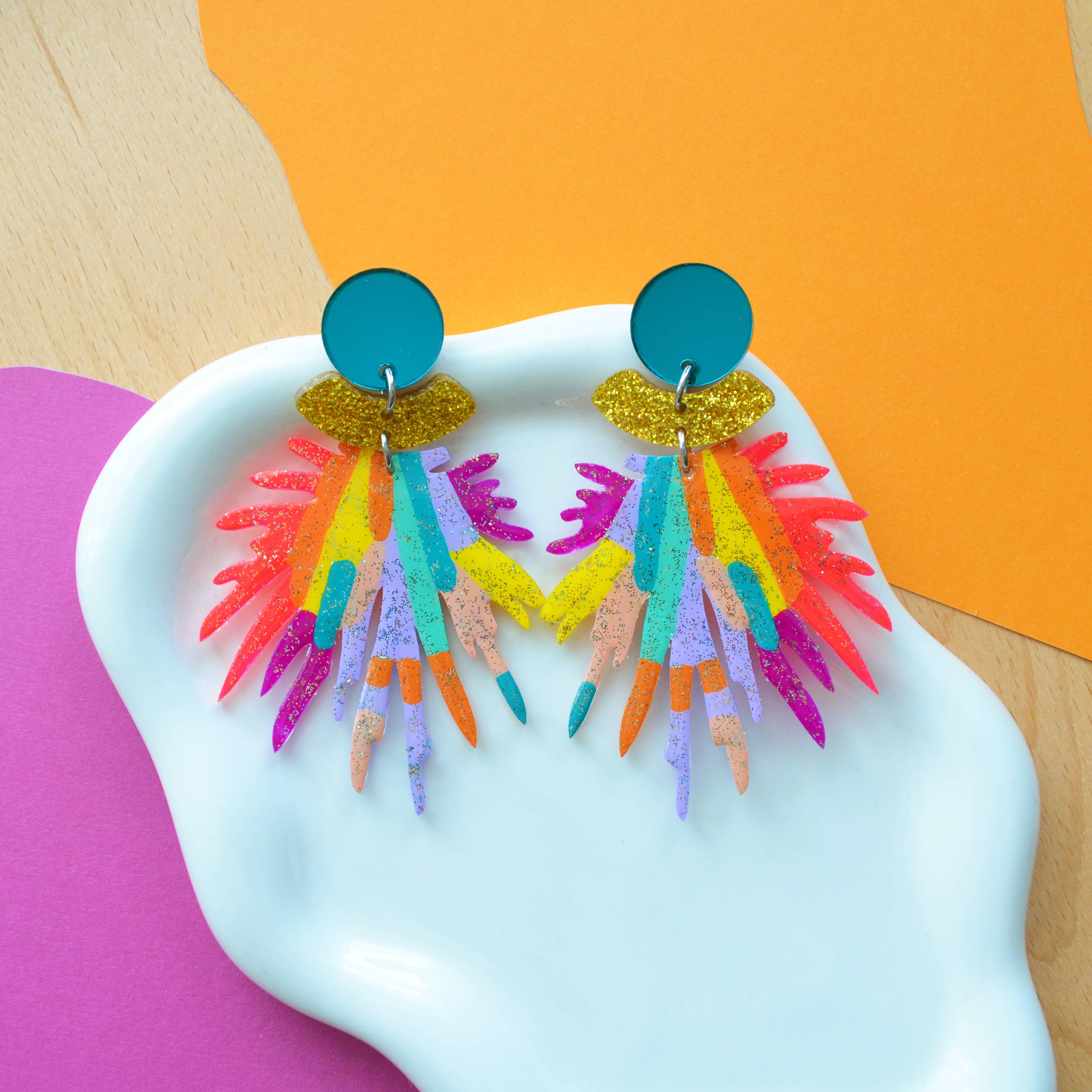 Boo and Boo Factory - Venta al por mayor Pendientes colgantes - Pendientes de resina con lentejuelas y pompones de arcoíris coloridos10