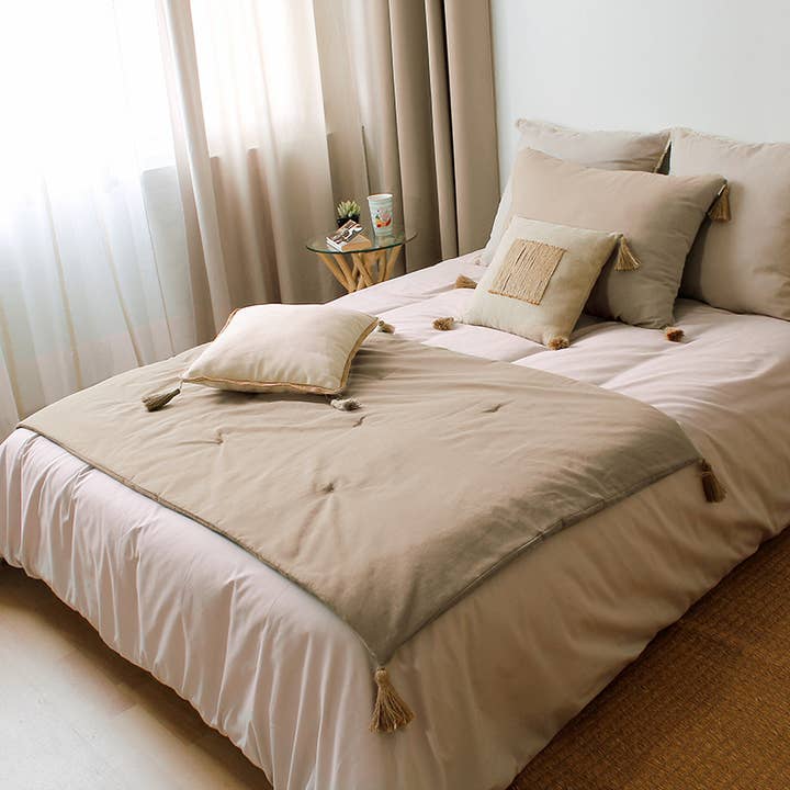 DECOSTARS - CmaDECO - Wholesale Down Comforter - Quilt with jute tassels, 90x190 cm, 11 colors, Panama17