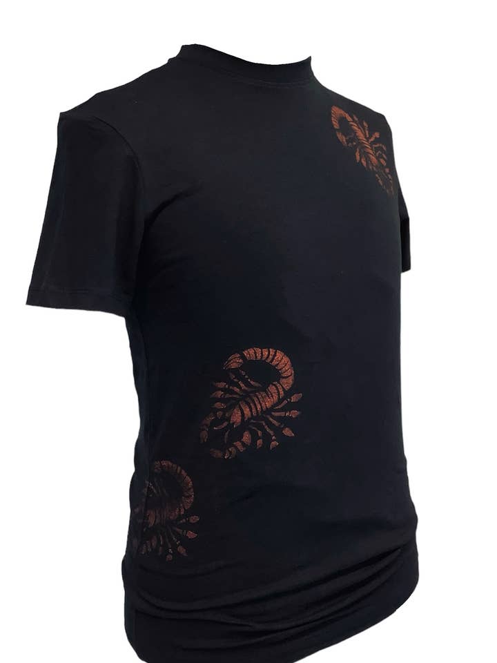 Impromptu Musé - Vendita all'ingrosso Maglietta serigrafata - Donna - T-shirt grafica stampata a mano Scorpione nera1