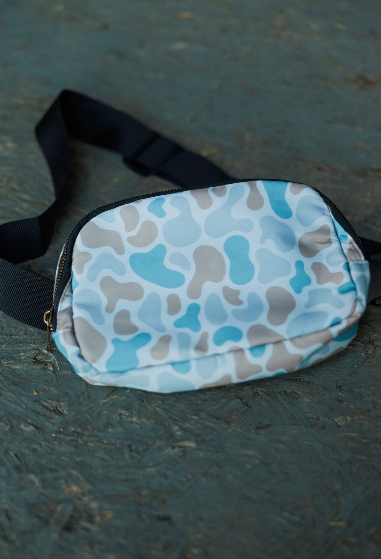 The Front Porch Label - Wholesale Crossbody Bag - Women's - Camo Crossbody Bag2