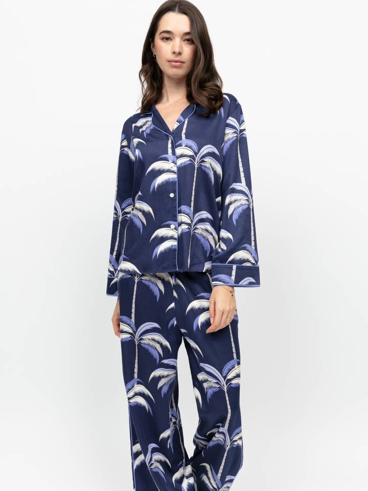 Set pigiama a maniche lunghe con stampa palmare Chancery e pantaloni a gamba larga per la vendita all'ingrosso da parte di Cyberjammies