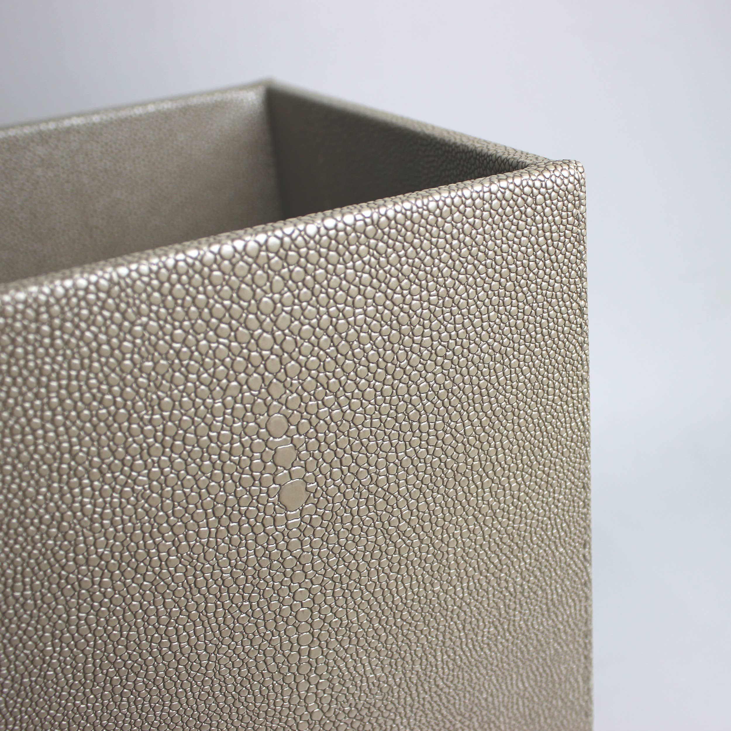 Signature Home Collection GmbH - Wholesale Trashcan/Trash Bin - Square wastebasket stingray beige trash can faux leather leather2