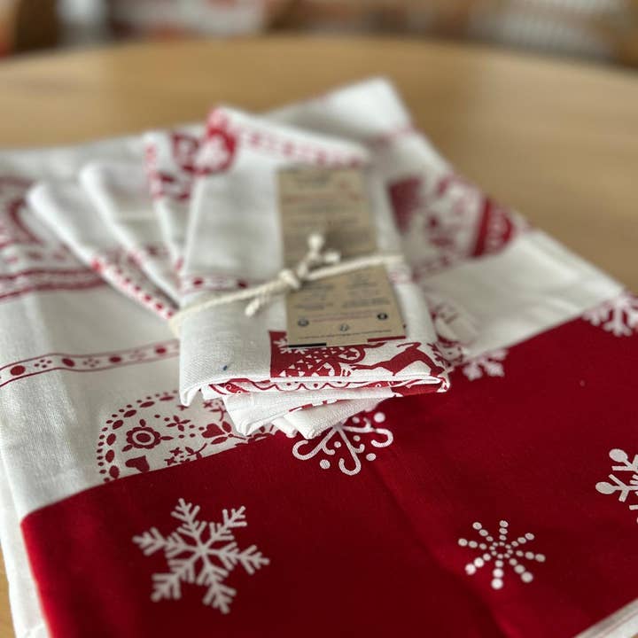 Square tablecloth “Christmas Hearts” for wholesale by LA SERVIETTE DE TABLE