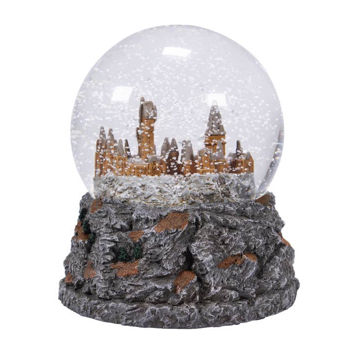 Half Moon Bay – wholesale Snow globe – Snow Globe Boxed (100mm) - Harry Potter (Hogwarts Castle)1