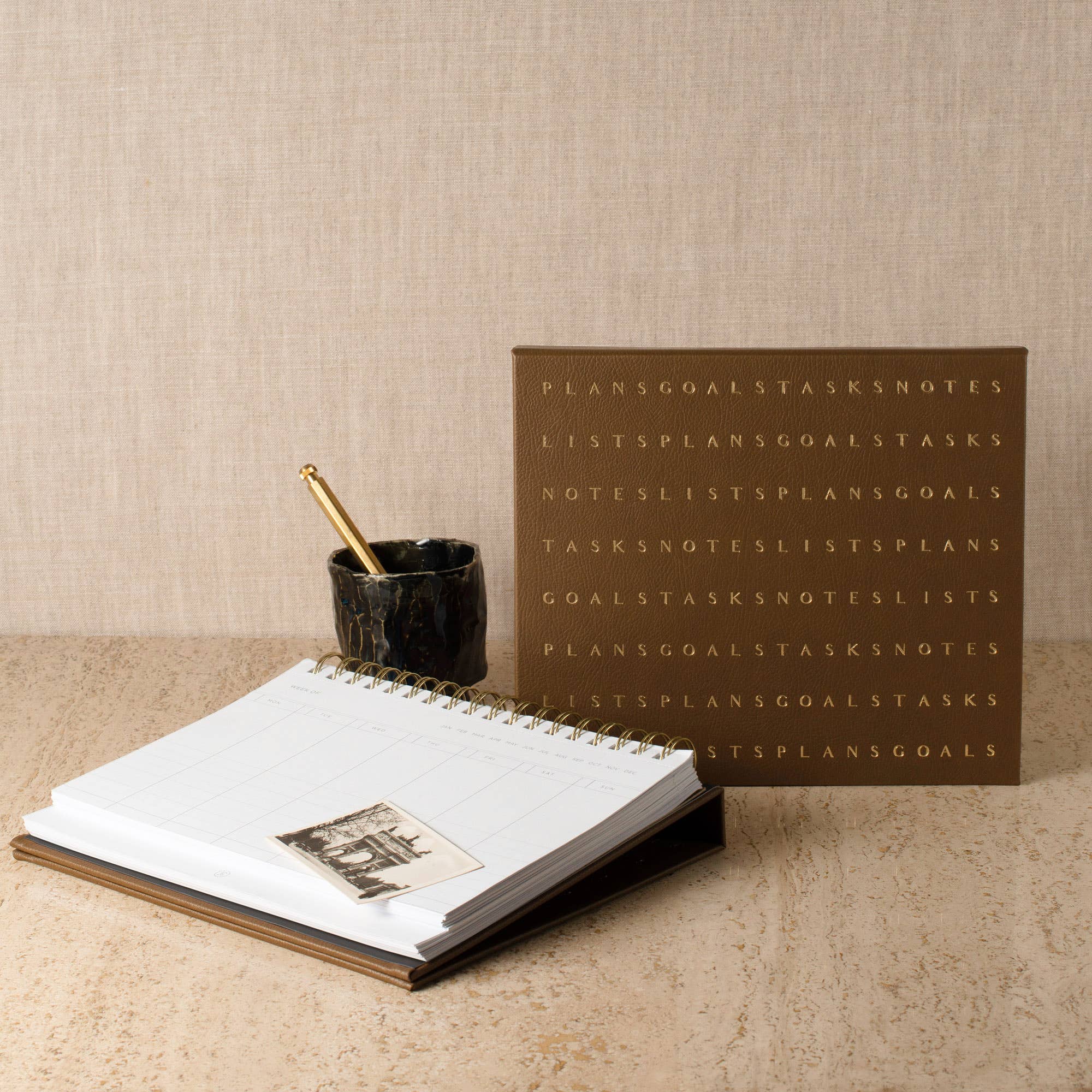 Fringe Studio - Wholesale Planner - SE LETTER FLOW BARK SIGNATURE NON-DATED WEEKLY DESK PAD0