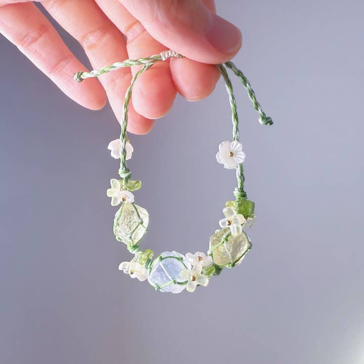 Quartzberry - Pulseira de Macramé Artesanal com Cristais de Citrino e Peridoto para o Chakra do Plexo Solar por atacado de Ninaouity