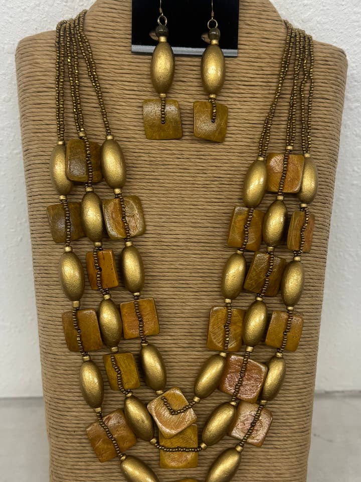 6 STRENGE GULDFARVEDE PERLER MED TRE STRENGE GULDFARVEDE FIRKANTER OG for engroshandel hos International Duru's