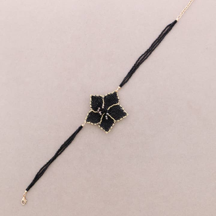 Sonata - Vente Bijoux à boutons pression - Collier Ras-du-cou Macramé Fleur Perles