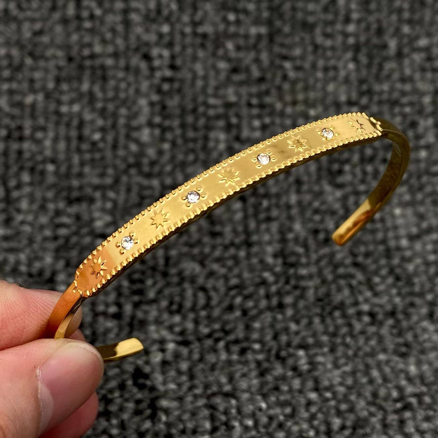 Mio Queena - Wholesale Cuff Bracelet - Cubic Zirconia Stars 18K Golden S.Steel Cuff - FGS/MS6