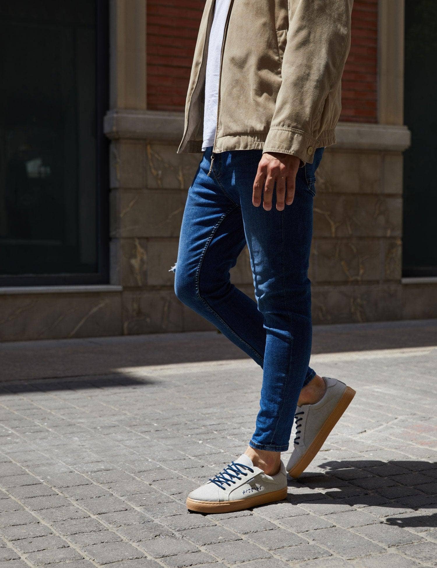 Timpers - Wholesale Athletic Sneakers - Unisex - Zapatillas Veganas Grises Diseñadas por Personas con Discapacidades4