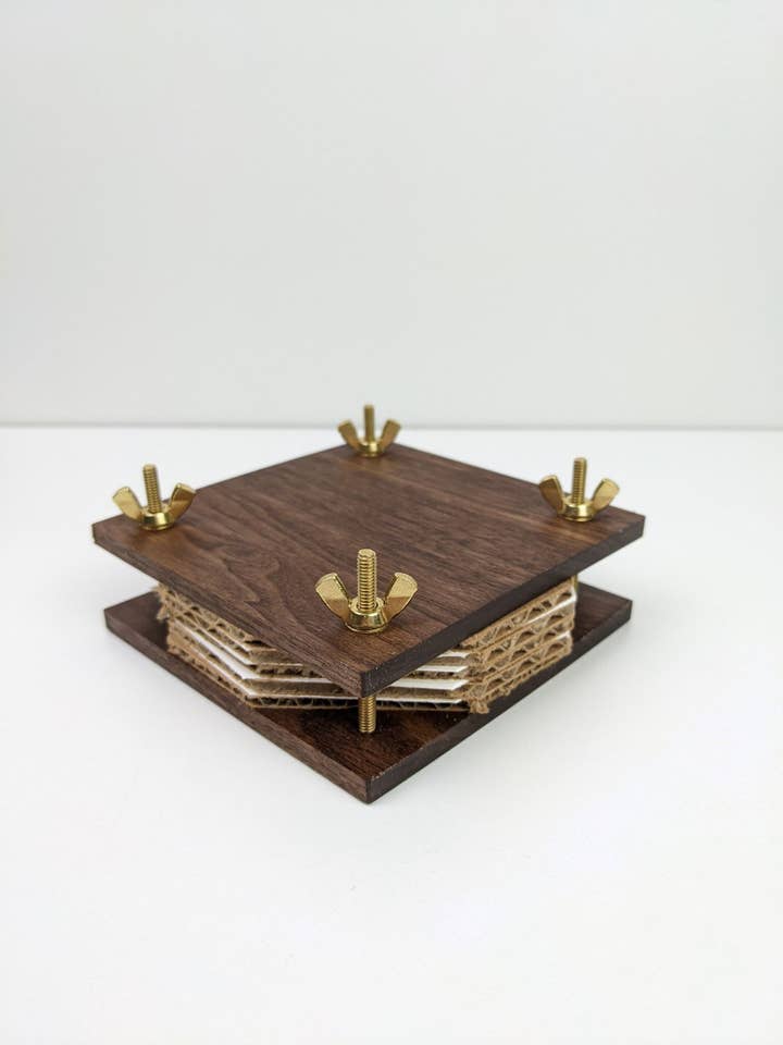 Mini presse à fleurs en bois dur | 10 cm x 10 cm pour la vente par Macon Makes