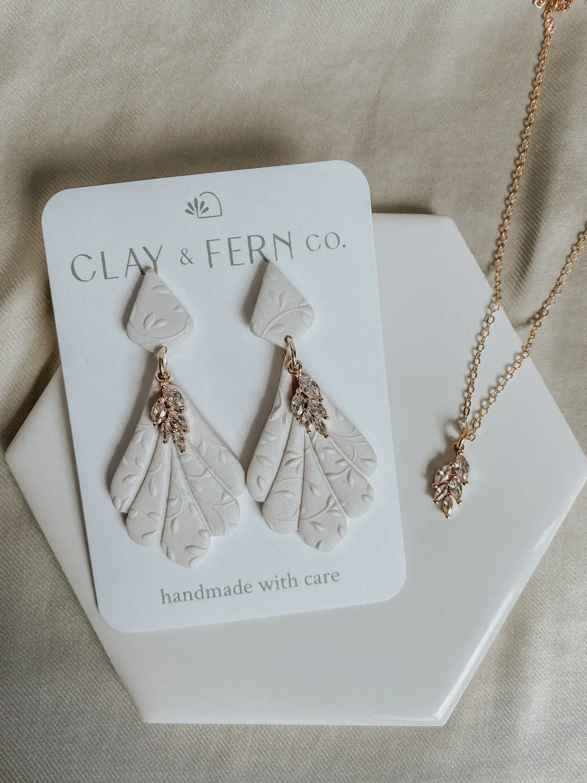 Clay & Fern Co. - Wholesale Pendant/Charm Necklace - Hyacinth Necklace - Simple Gold Necklace1